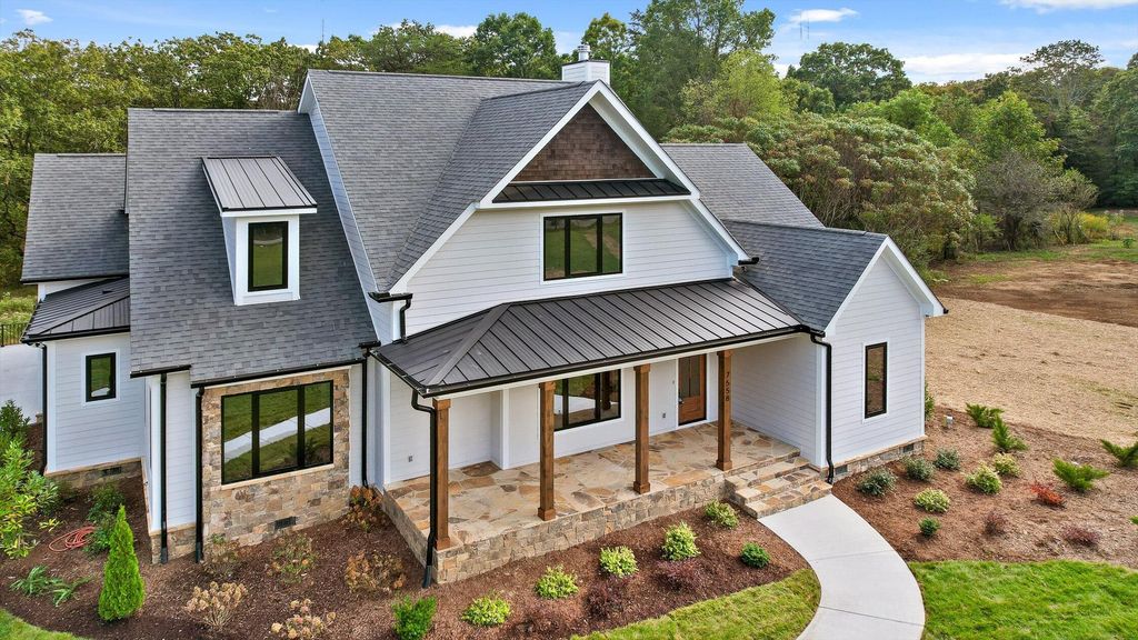 7558 Sawyer Road, Signal Mountain, TN 37377