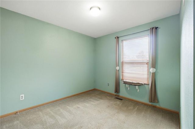 11421 N Kentucky Avenue, Kansas City, MO 64157