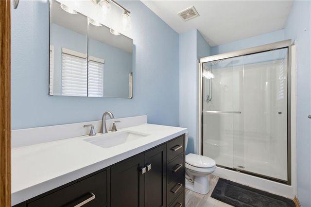 11421 N Kentucky Avenue, Kansas City, MO 64157