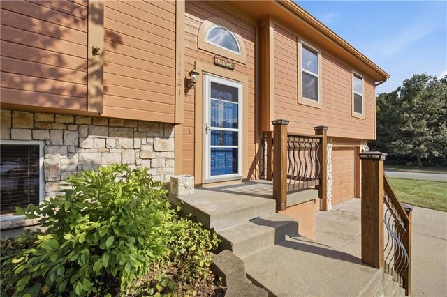 11421 N Kentucky Avenue, Kansas City, MO 64157