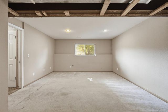 11421 N Kentucky Avenue, Kansas City, MO 64157