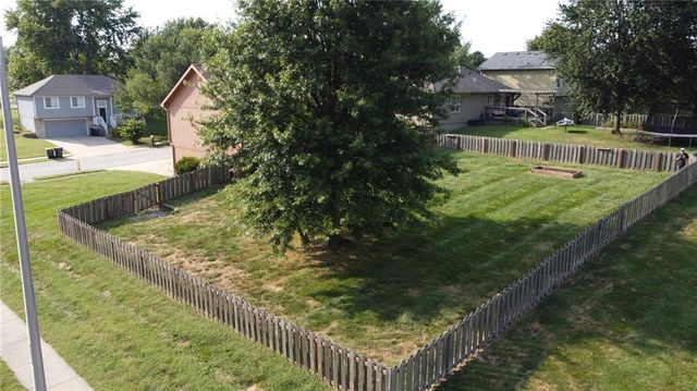 11421 N Kentucky Avenue, Kansas City, MO 64157