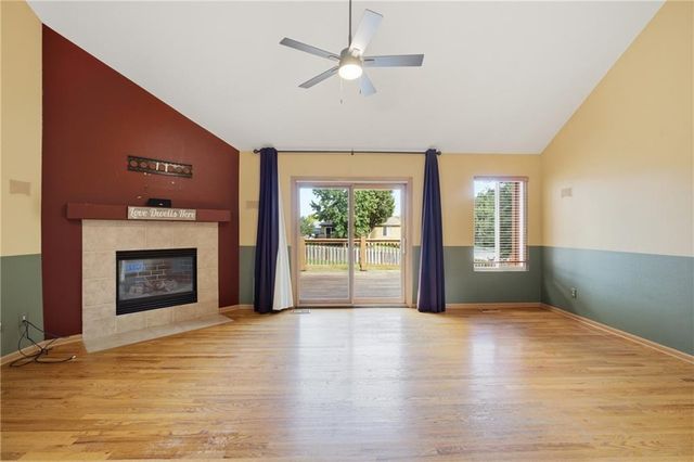 11421 N Kentucky Avenue, Kansas City, MO 64157