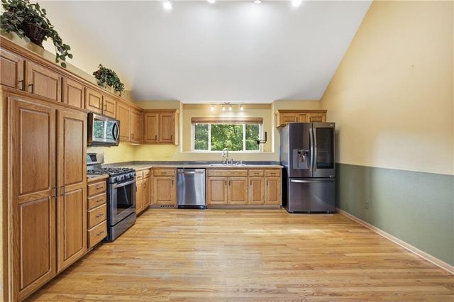 11421 N Kentucky Avenue, Kansas City, MO 64157