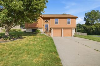 11421 N Kentucky Avenue, Kansas City, MO 64157