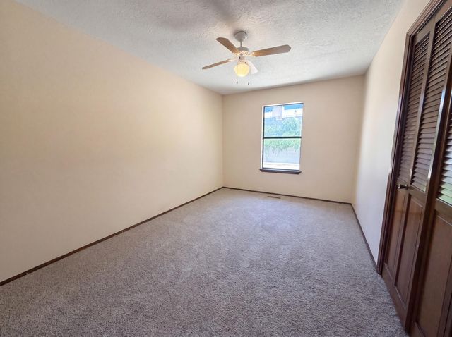 8804 Pony Express Trail NE, Albuquerque, NM 87109