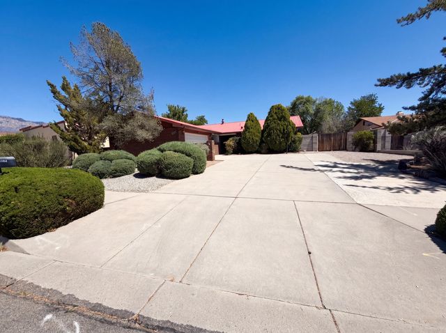 8804 Pony Express Trail NE, Albuquerque, NM 87109