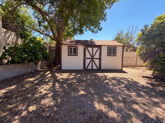 8804 Pony Express Trail NE, Albuquerque, NM 87109