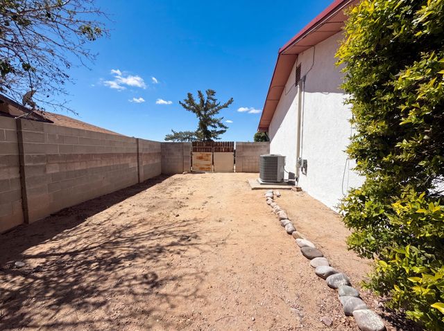 8804 Pony Express Trail NE, Albuquerque, NM 87109