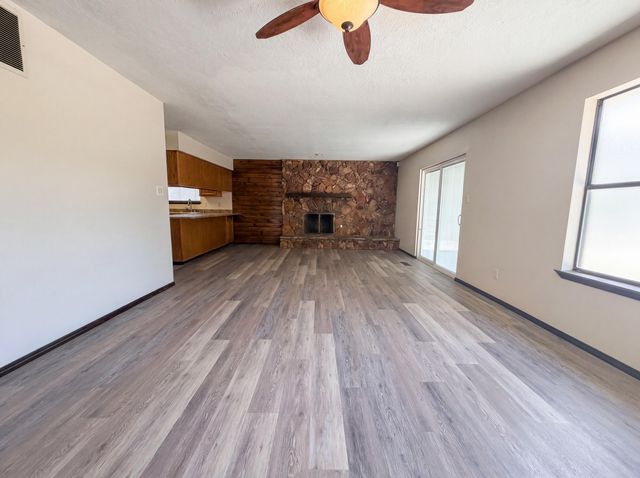 8804 Pony Express Trail NE, Albuquerque, NM 87109