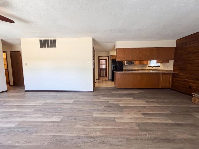 8804 Pony Express Trail NE, Albuquerque, NM 87109