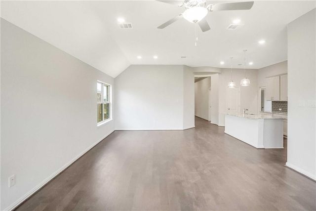 335 Spinnaker LOOP, Kyle, TX 78640