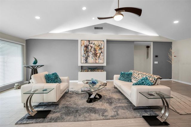 1014 TEAL POINTE, Tarpon Springs, FL 34689