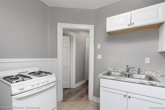 20 Thorpe Street, Pontiac, MI 48341