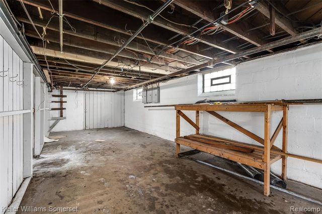 20 Thorpe Street, Pontiac, MI 48341