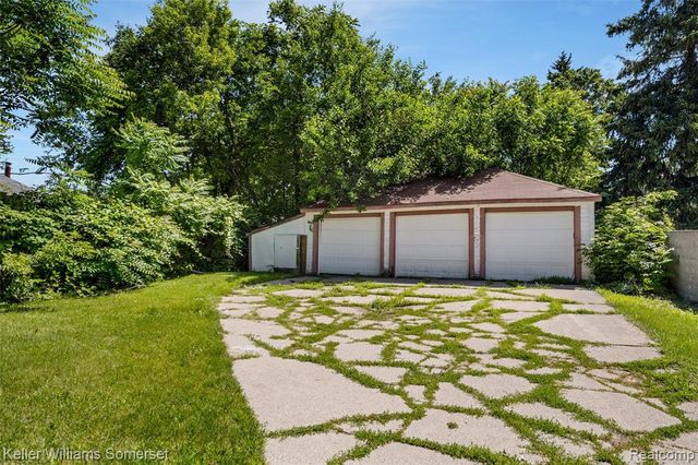 20 Thorpe Street, Pontiac, MI 48341