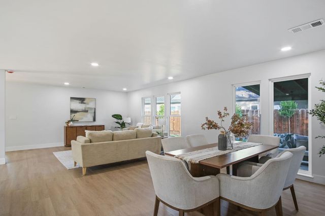 6606 Candlewood Cir, Riverbank, CA 95367