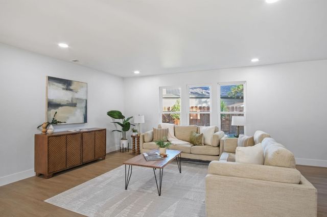 6606 Candlewood Cir, Riverbank, CA 95367