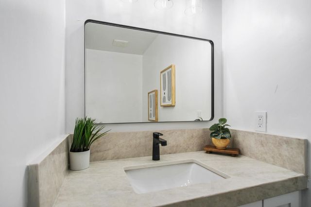 6606 Candlewood Cir, Riverbank, CA 95367