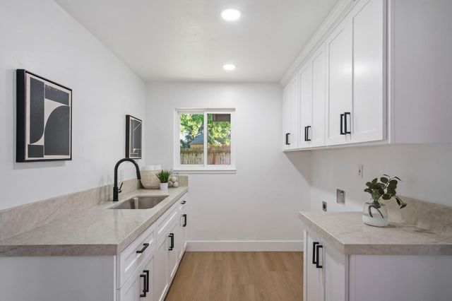 6606 Candlewood Cir, Riverbank, CA 95367