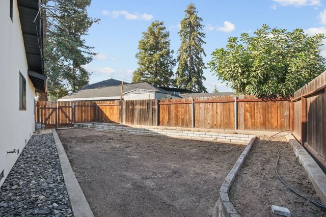 6606 Candlewood Cir, Riverbank, CA 95367