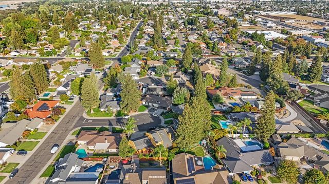 6606 Candlewood Cir, Riverbank, CA 95367