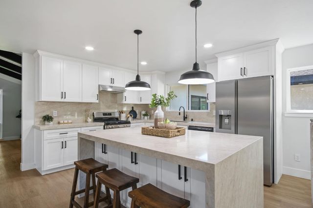 6606 Candlewood Cir, Riverbank, CA 95367