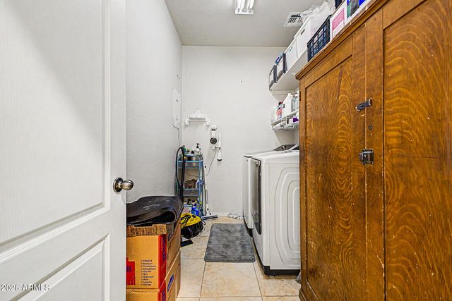 946 W GASCON Road, San Tan Valley, AZ 85143