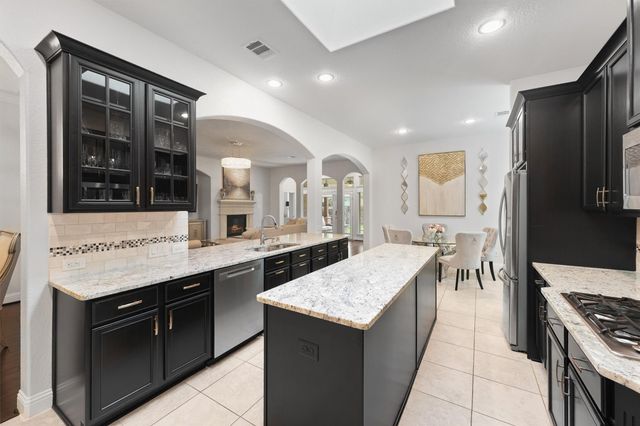 6 Inland Prairie Drive, Tomball, TX 77375