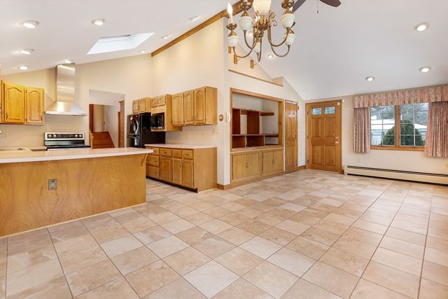 8 Cole Street, Salem, NH 03079