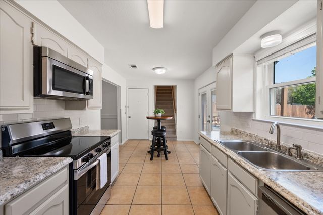 8036 Berrybrook Drive, Watauga, TX 76148