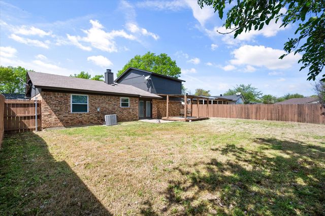 8036 Berrybrook Drive, Watauga, TX 76148