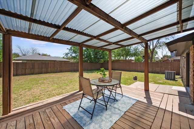 8036 Berrybrook Drive, Watauga, TX 76148