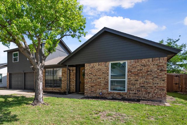8036 Berrybrook Drive, Watauga, TX 76148