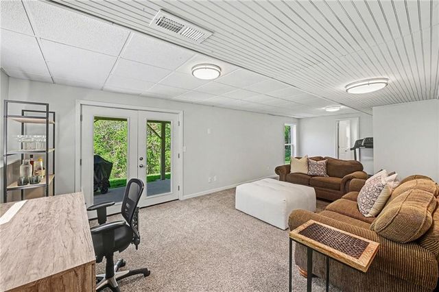 6330 N Bedford Avenue, Kansas City, MO 64151