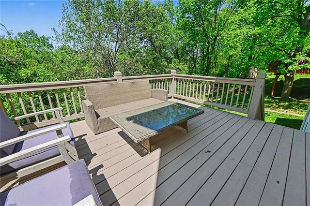 6330 N Bedford Avenue, Kansas City, MO 64151