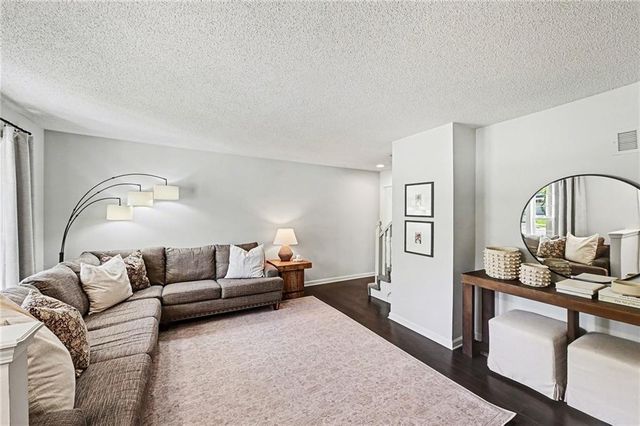 6330 N Bedford Avenue, Kansas City, MO 64151