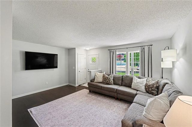 6330 N Bedford Avenue, Kansas City, MO 64151