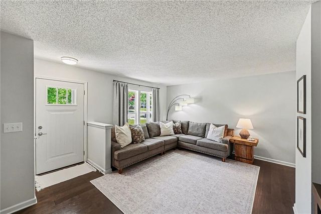 6330 N Bedford Avenue, Kansas City, MO 64151