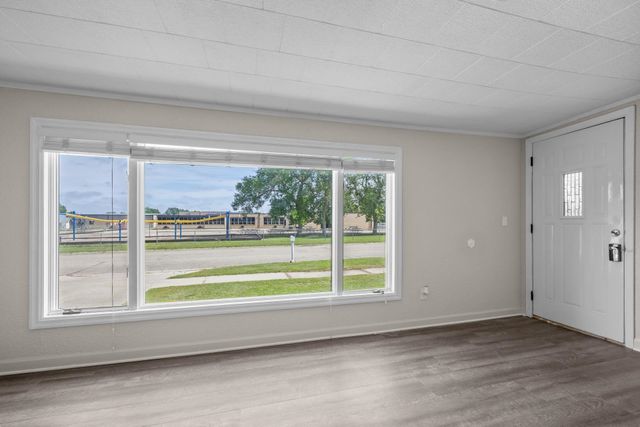 405 1st Ave NW, Mohall, ND 58761