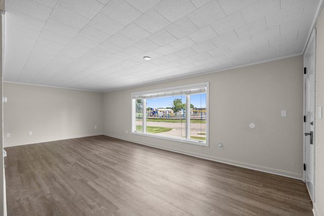 405 1st Ave NW, Mohall, ND 58761