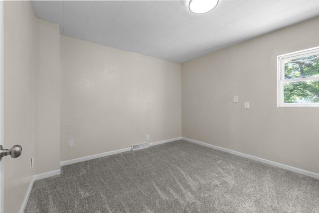 405 1st Ave NW, Mohall, ND 58761