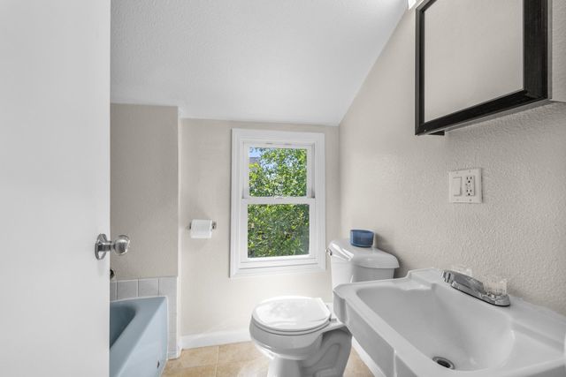 405 1st Ave NW, Mohall, ND 58761