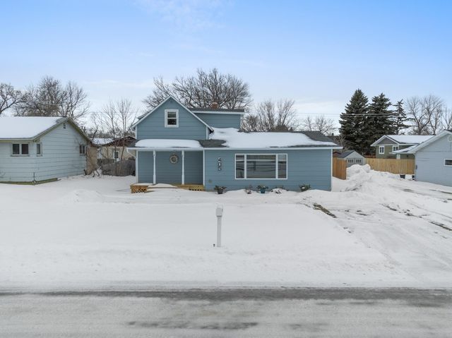 405 1st Ave NW, Mohall, ND 58761