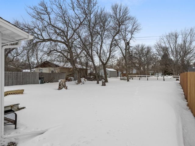 405 1st Ave NW, Mohall, ND 58761