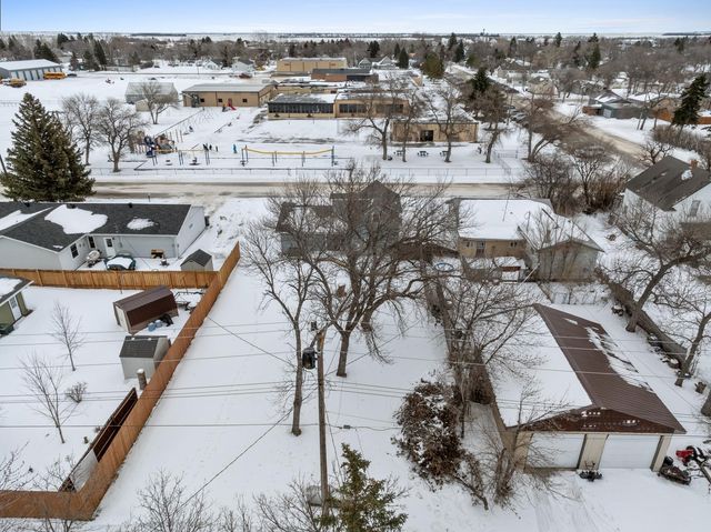 405 1st Ave NW, Mohall, ND 58761