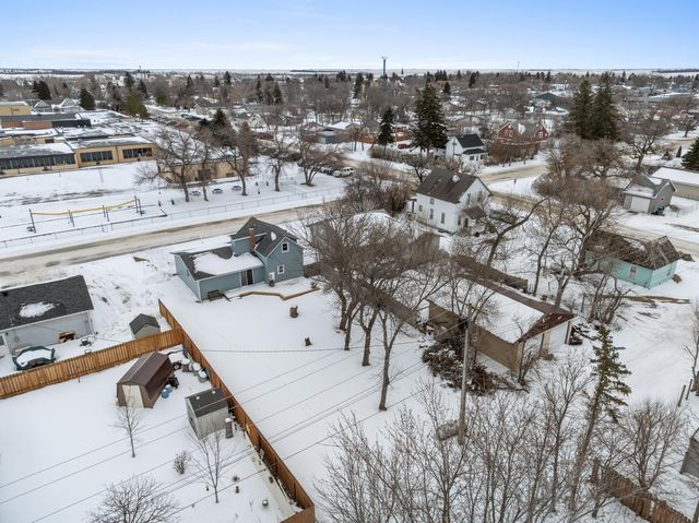 405 1st Ave NW, Mohall, ND 58761