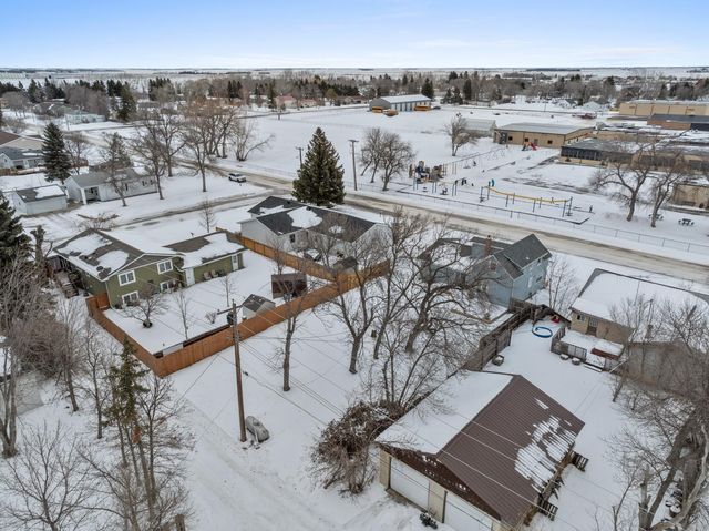 405 1st Ave NW, Mohall, ND 58761