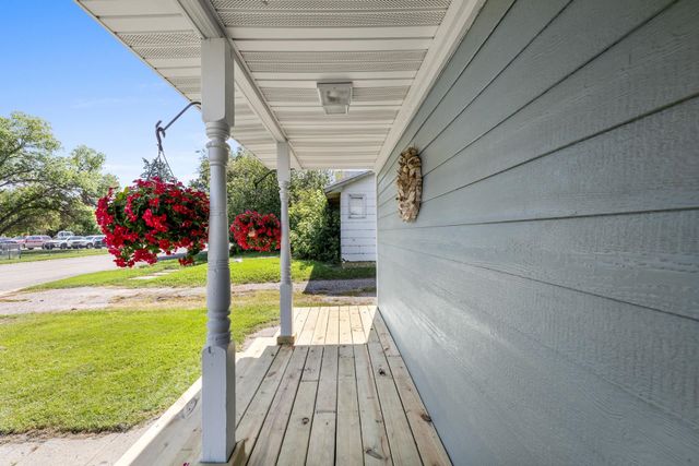 405 1st Ave NW, Mohall, ND 58761