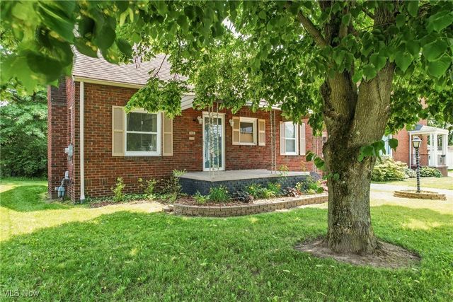565 12th Street, Campbell, OH 44405